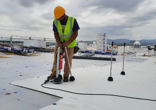 Fixações na cobertura plana